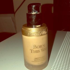 Too faced born this way foundation in snow